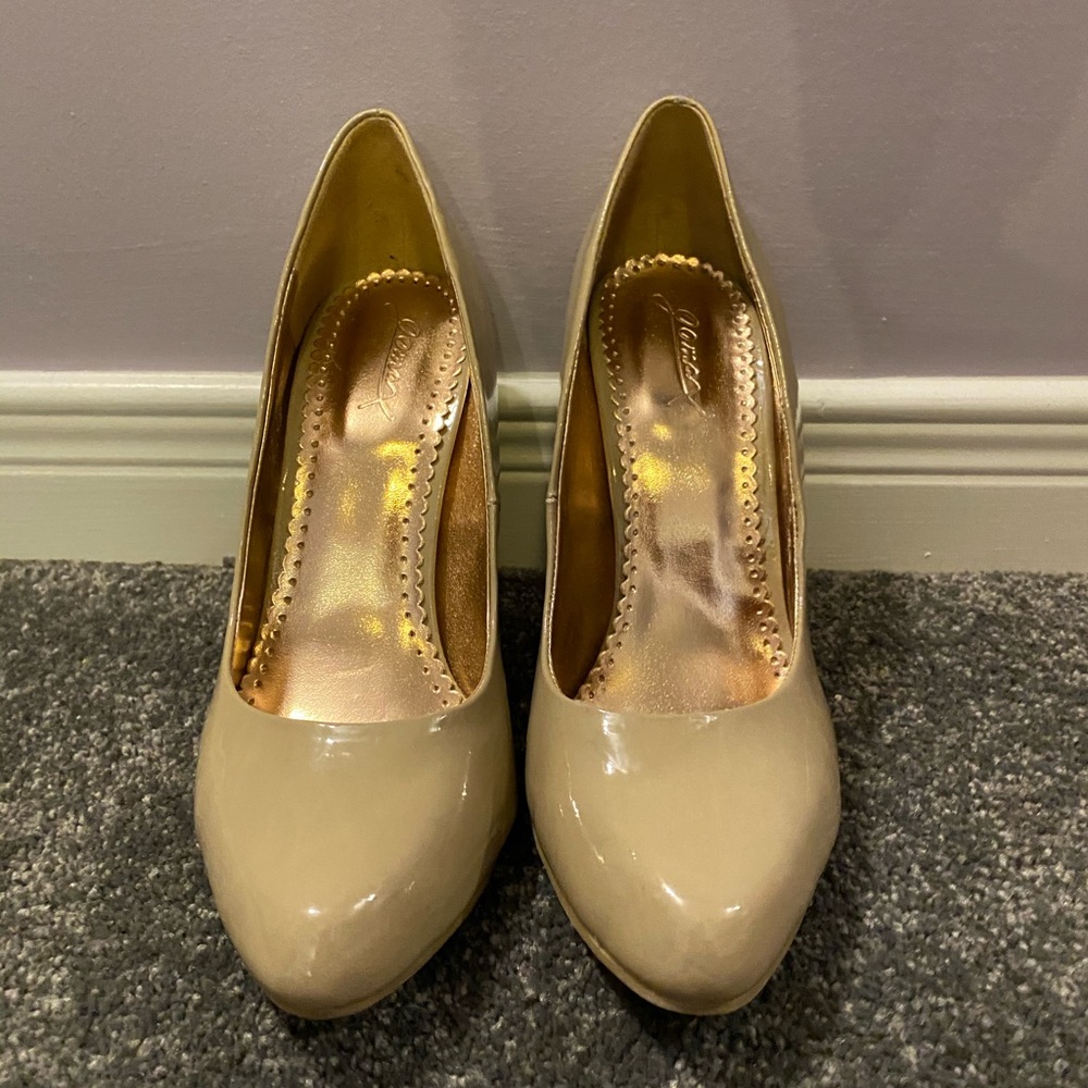 Nude Patent Pumps - Picture 2 of 4